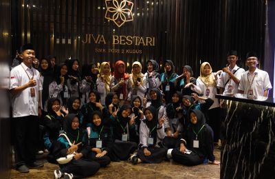 Kunjungan Industri SMK Ma'arif NU 1 Purwokerto ke SMK PGRI 2 Kaliwungu Kudus